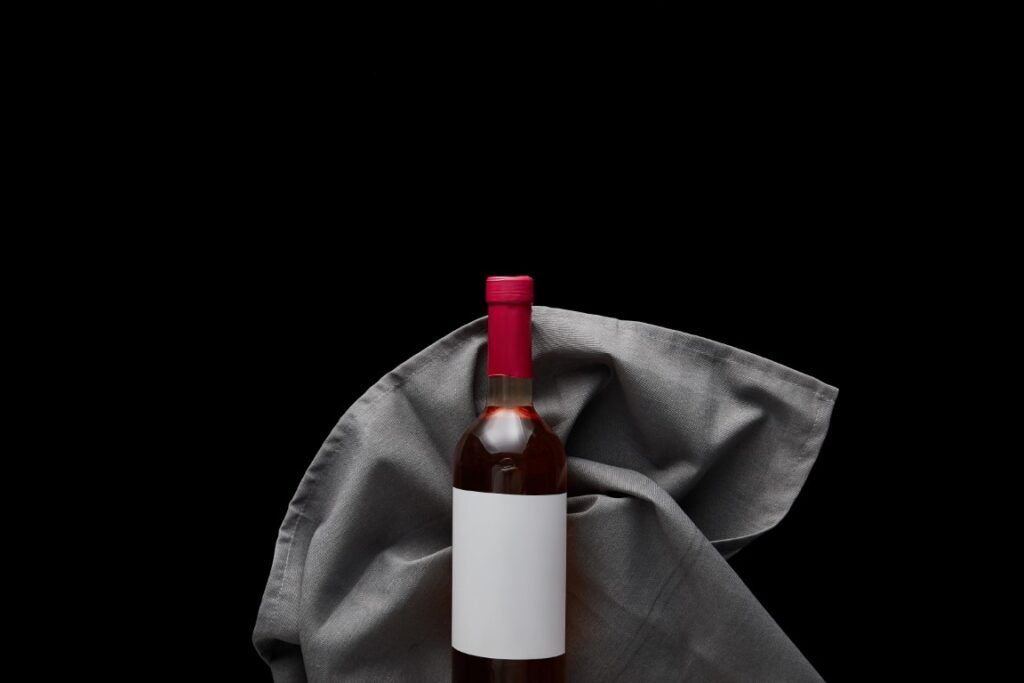 botella de vino retapado