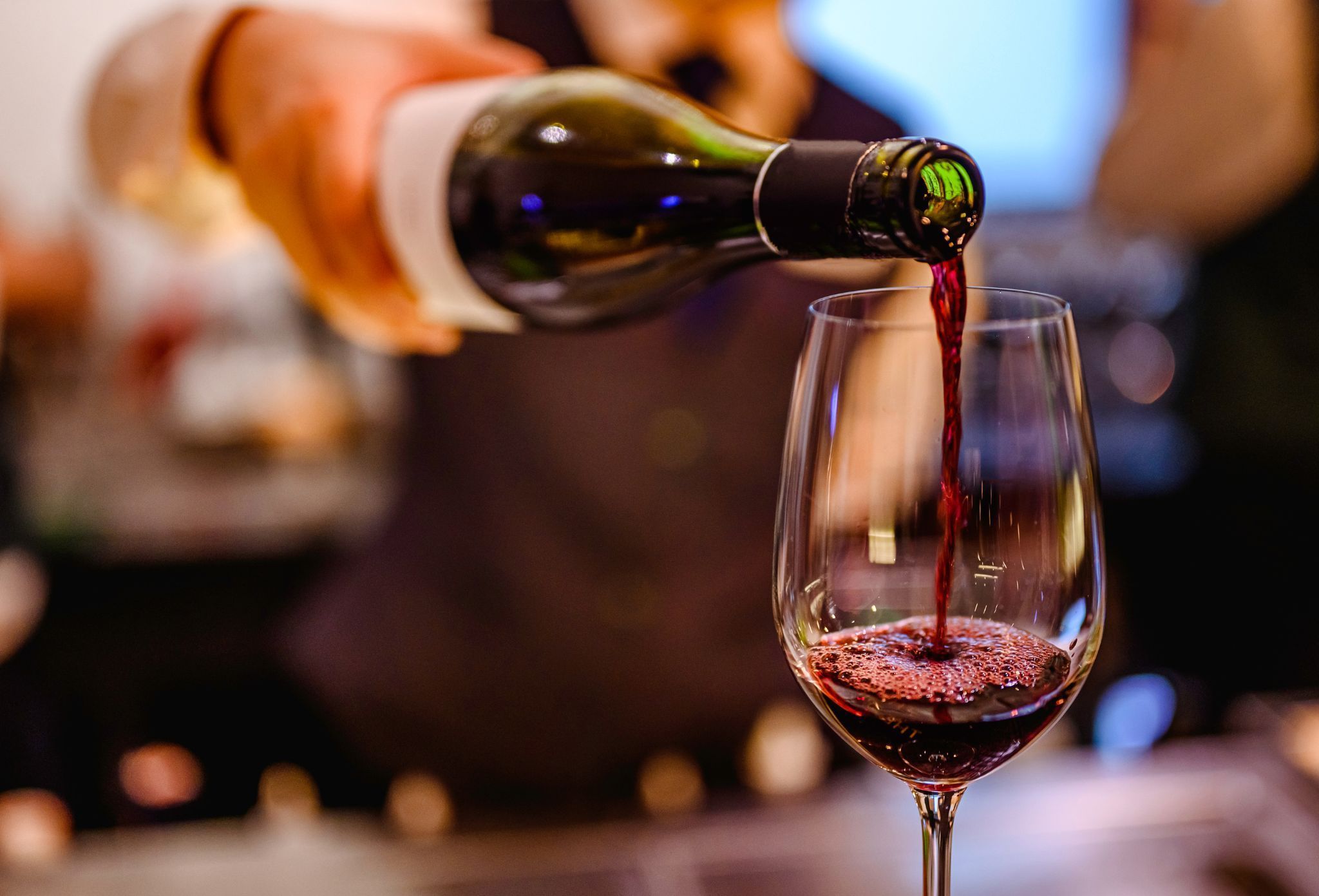 botella de vino abierta