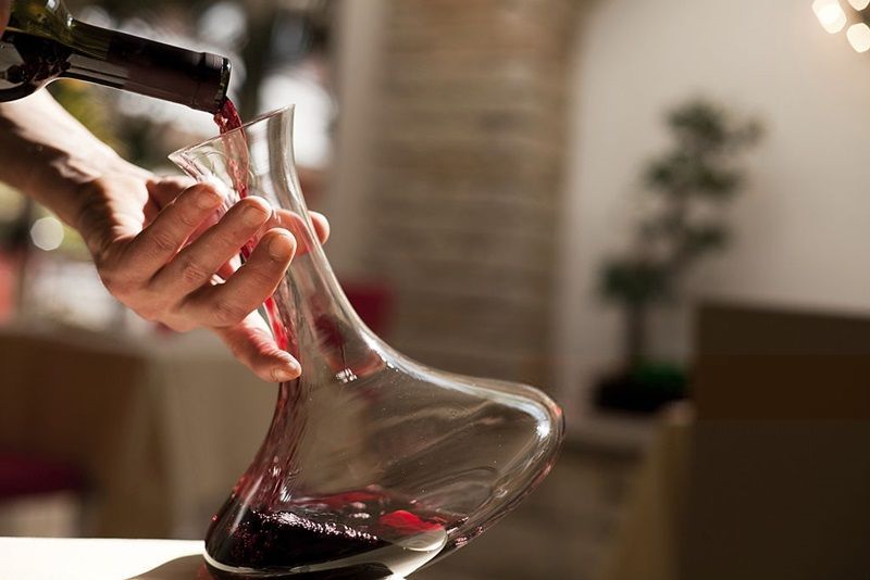 decantar vino